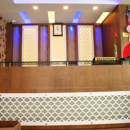 Collection O 8267 Galaxy Inn Kochi Ngoại thất bức ảnh