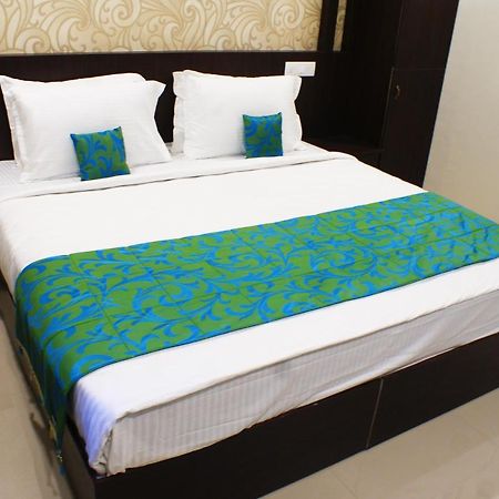 Collection O 8267 Galaxy Inn Kochi Ngoại thất bức ảnh