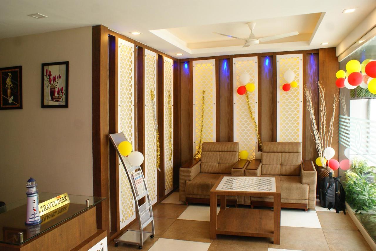 Collection O 8267 Galaxy Inn Kochi Ngoại thất bức ảnh