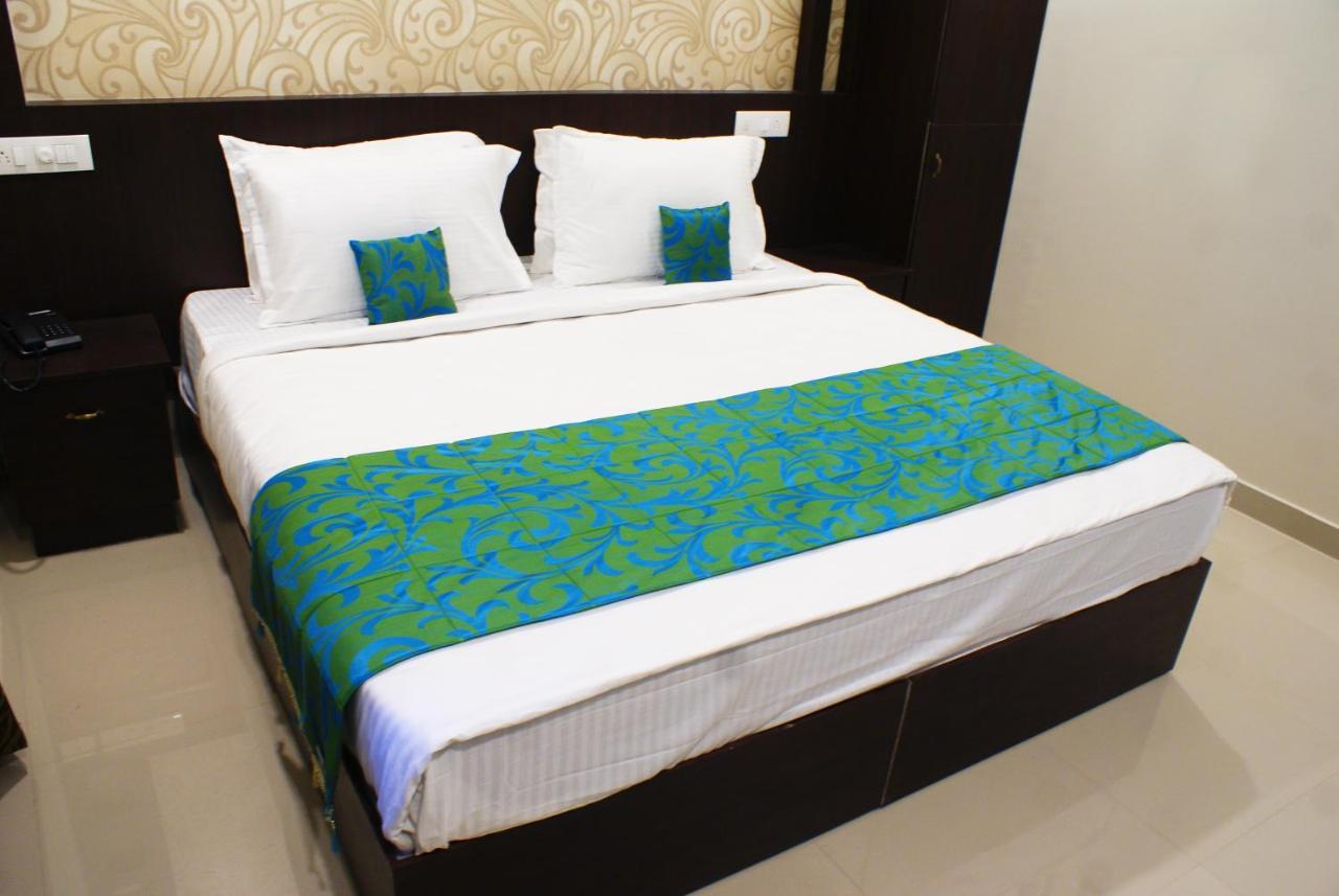 Collection O 8267 Galaxy Inn Kochi Ngoại thất bức ảnh
