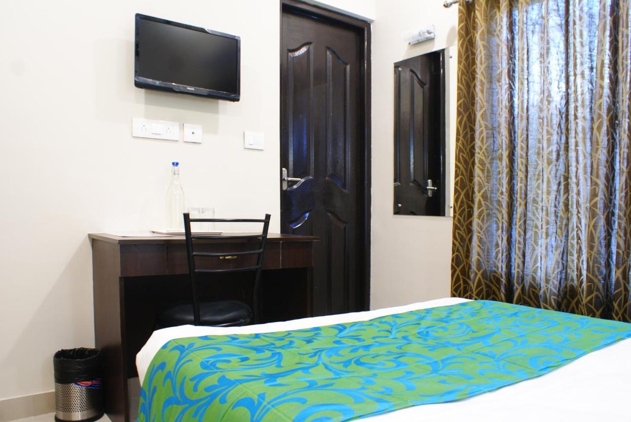 Collection O 8267 Galaxy Inn Kochi Ngoại thất bức ảnh