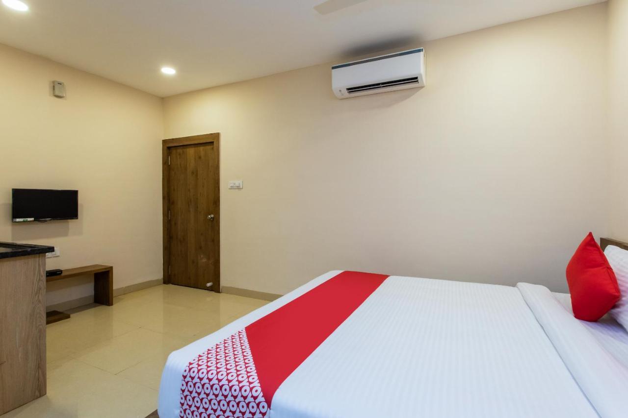 Collection O 8267 Galaxy Inn Kochi Ngoại thất bức ảnh
