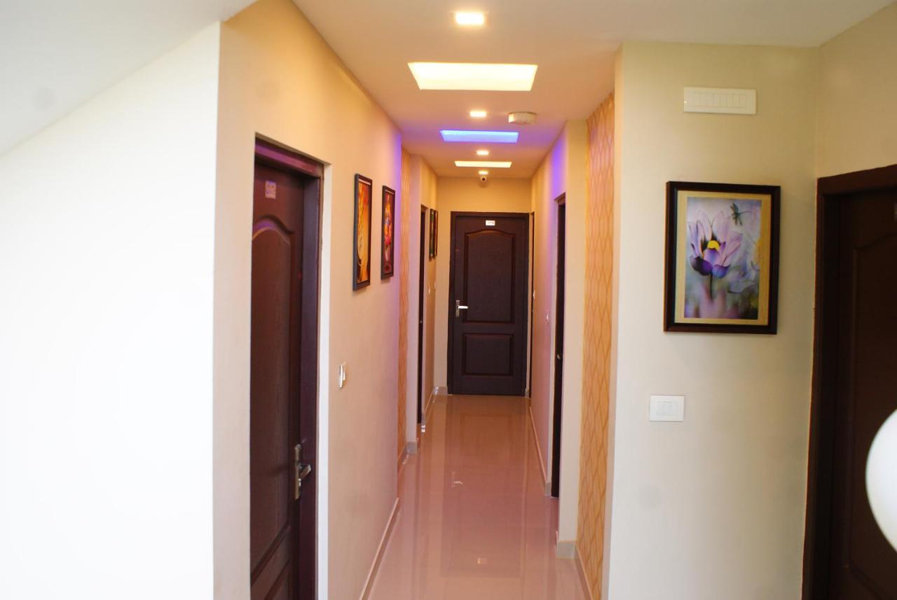 Collection O 8267 Galaxy Inn Kochi Ngoại thất bức ảnh
