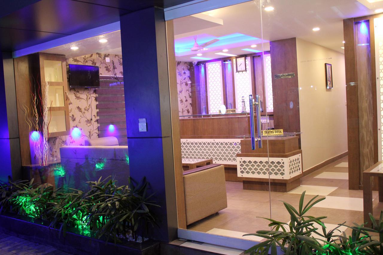 Collection O 8267 Galaxy Inn Kochi Ngoại thất bức ảnh