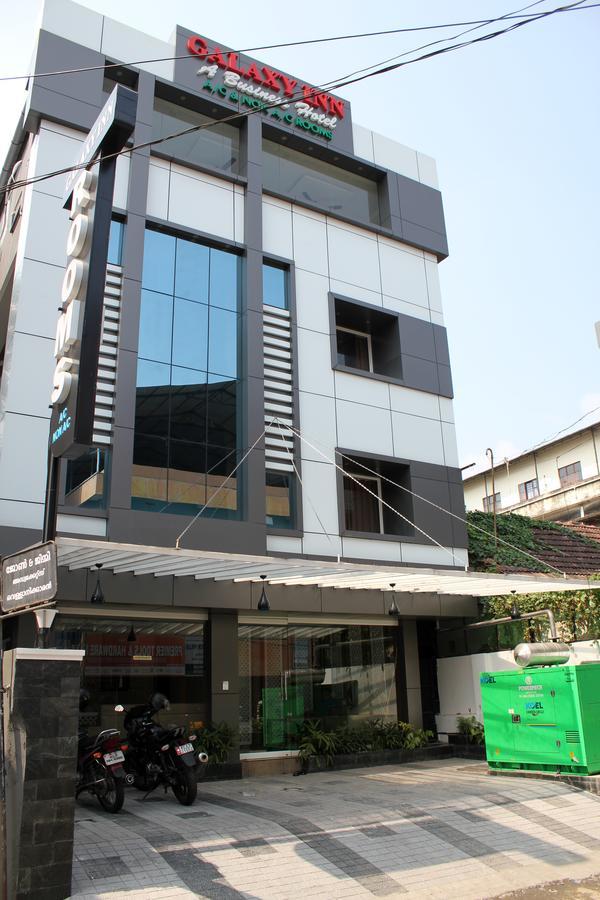 Collection O 8267 Galaxy Inn Kochi Ngoại thất bức ảnh