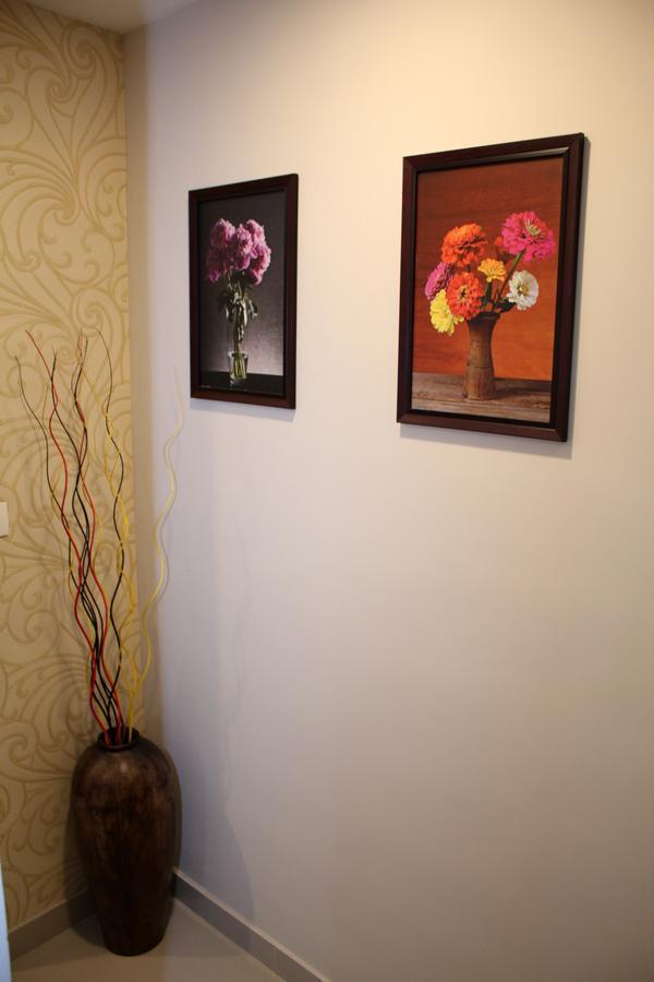 Collection O 8267 Galaxy Inn Kochi Ngoại thất bức ảnh