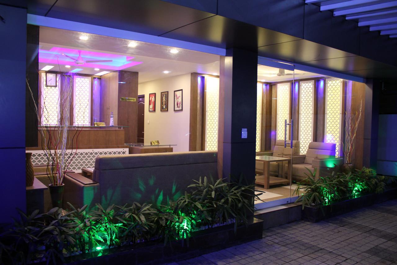 Collection O 8267 Galaxy Inn Kochi Ngoại thất bức ảnh