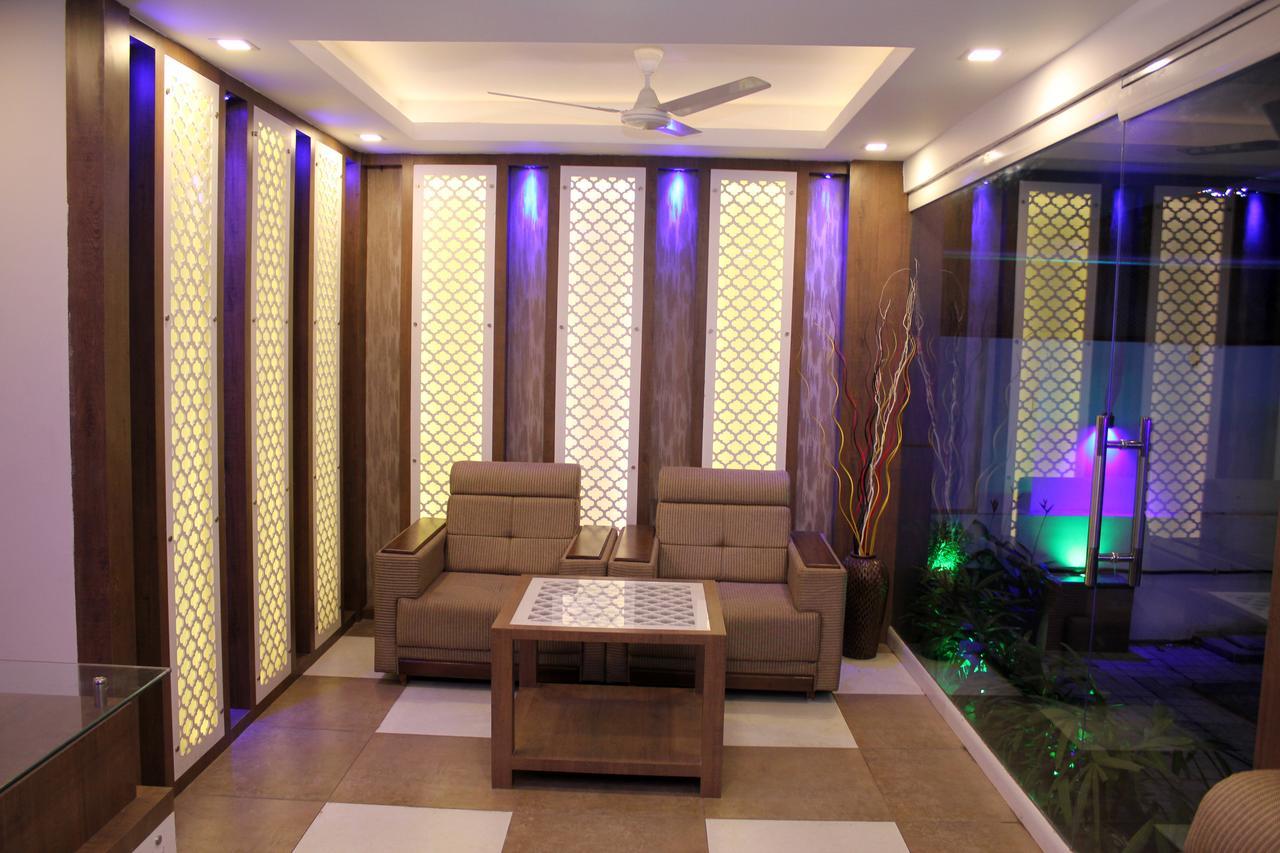 Collection O 8267 Galaxy Inn Kochi Ngoại thất bức ảnh