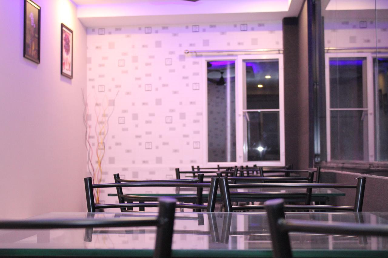 Collection O 8267 Galaxy Inn Kochi Ngoại thất bức ảnh